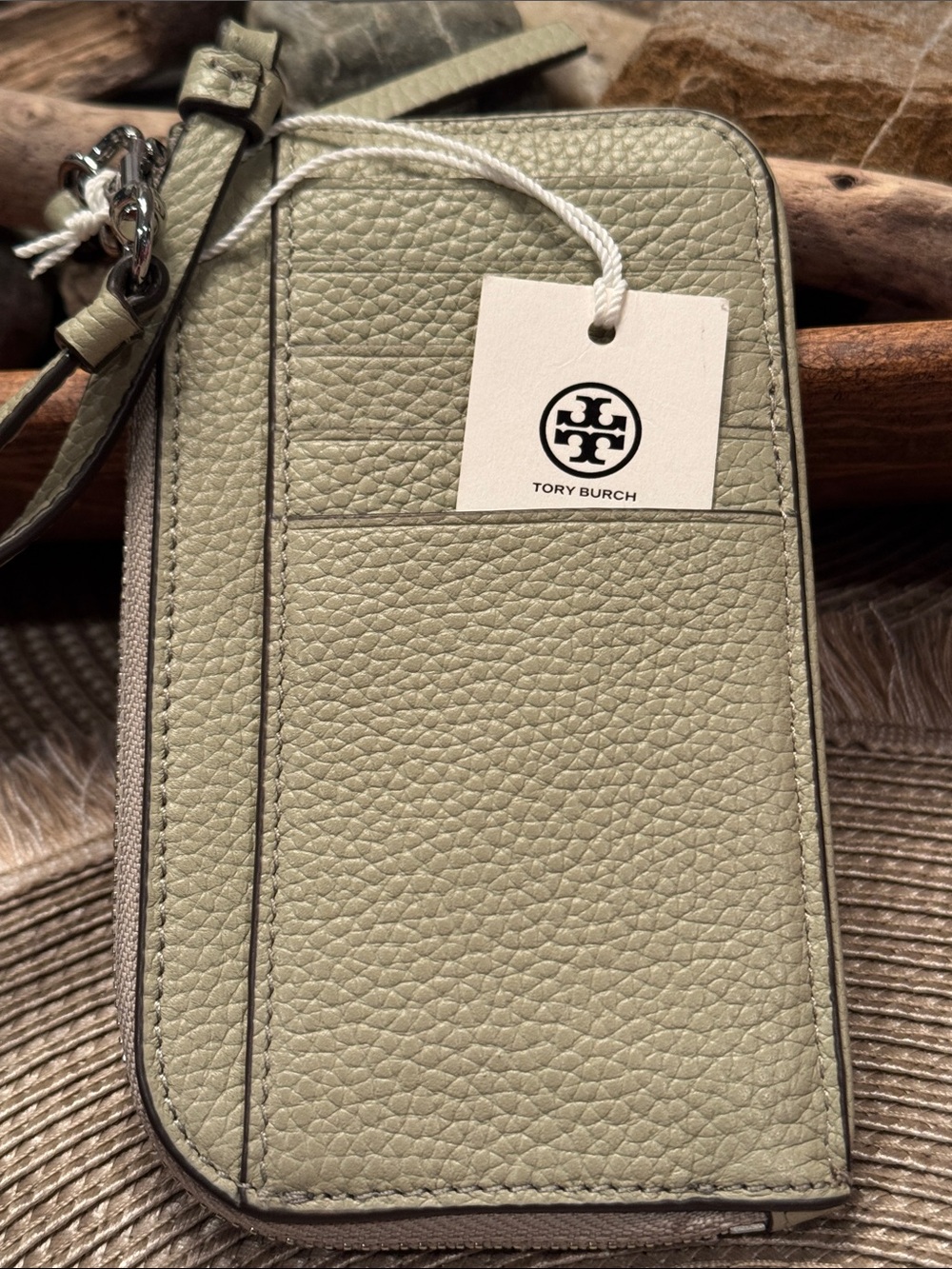 Tory Burch Pebbled Leather Wristlet/Cardholder in Sage Green NWT - Picture 4 of 5
